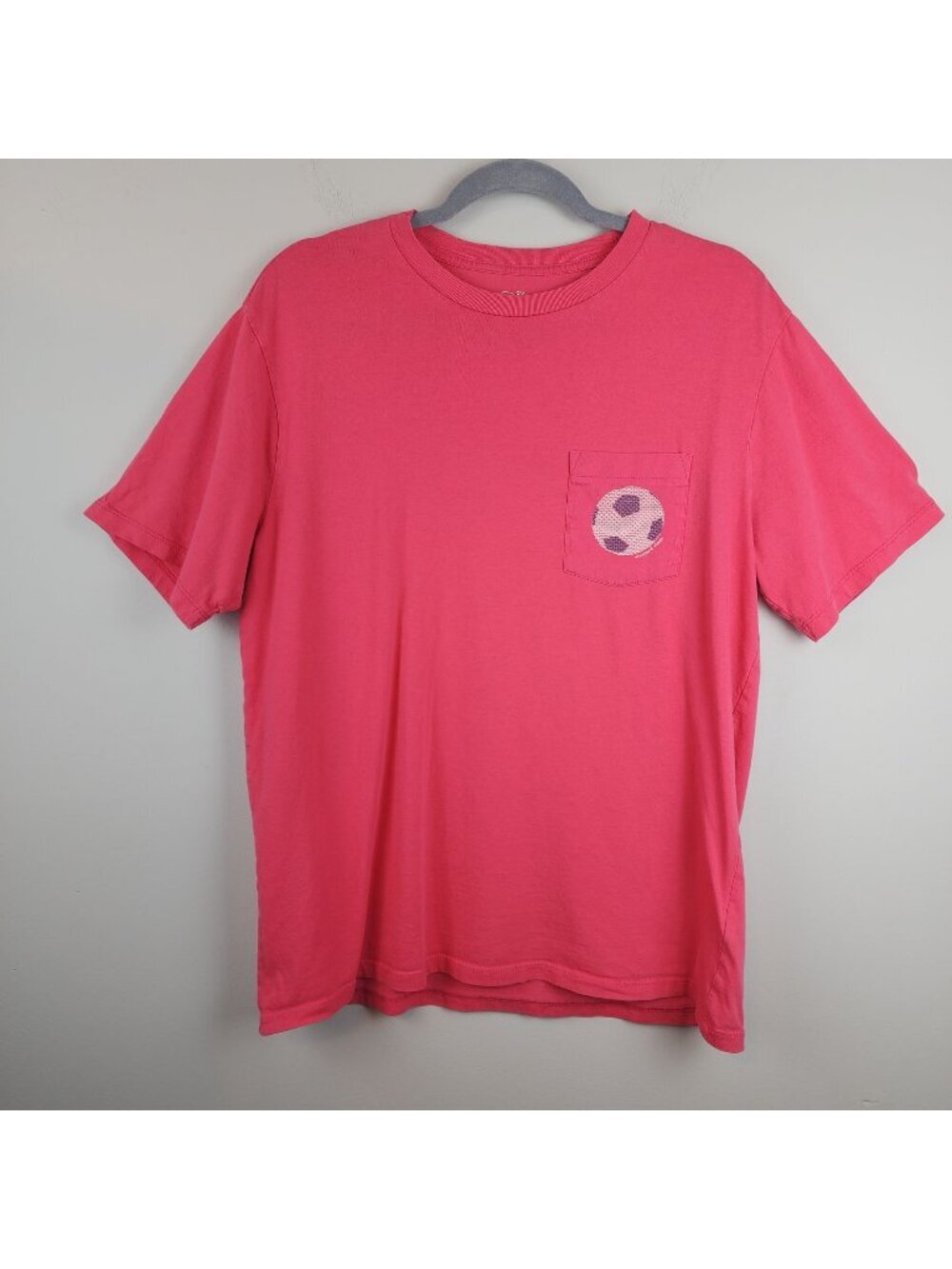 Vineyard Vines soccer ball t-shirt sz M men cotton futbol